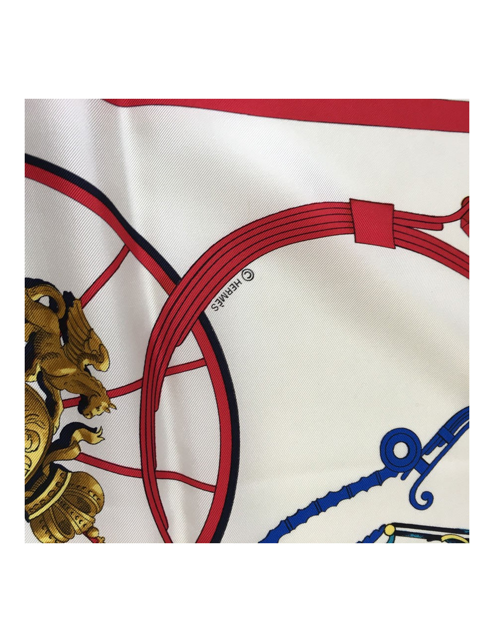 xxx Carré HERMES "Springs" en soie multicolore sur fond blanc