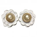 Couture CHANEL Pearl Pearl ear clips