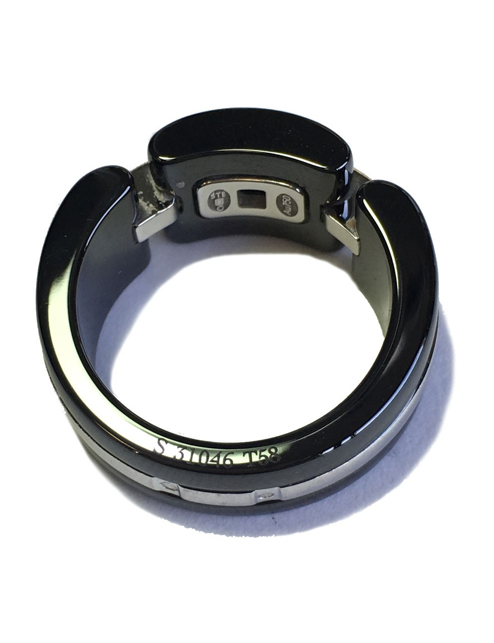 Bague "Ultra" CHANEL en céramique noire et diamants T58