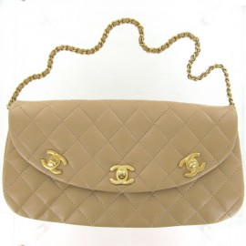 "3 clasps CC" CHANEL bag beige quilted leather
