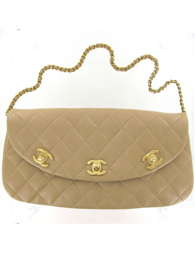 Sac CHANEL "3 fermoirs" en cuir matelassé beige