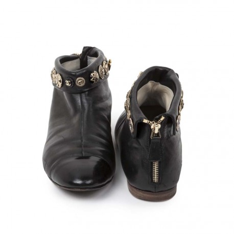 Boots CHANEL avec boutons