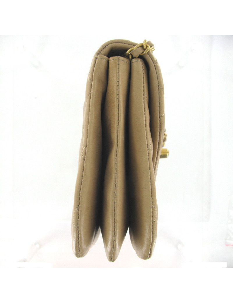Sac CHANEL "3 fermoirs" en cuir matelassé beige