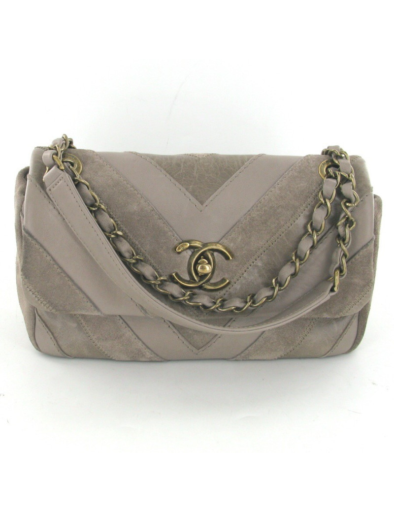 Sac CHANEL à chevrons en cuir, cuir vernis et daim taupe