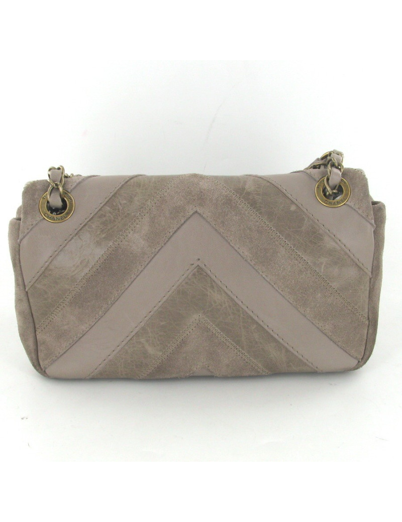 Sac CHANEL à chevrons en cuir, cuir vernis et daim taupe