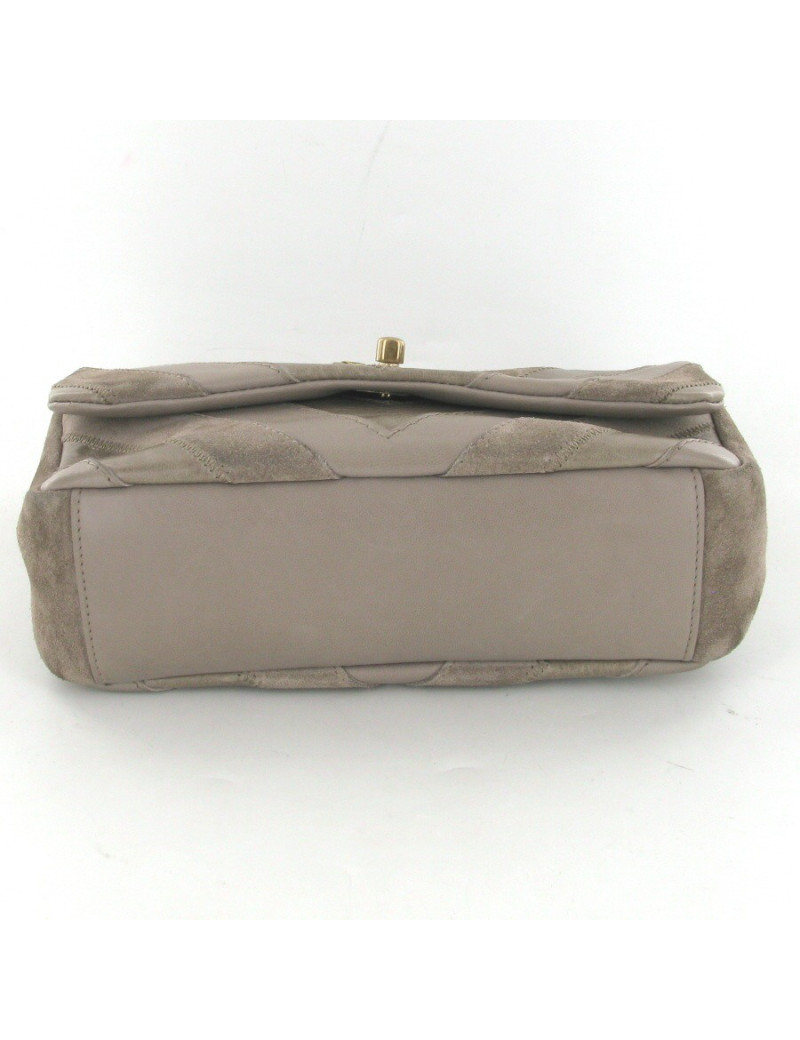 Sac CHANEL à chevrons en cuir, cuir vernis et daim taupe