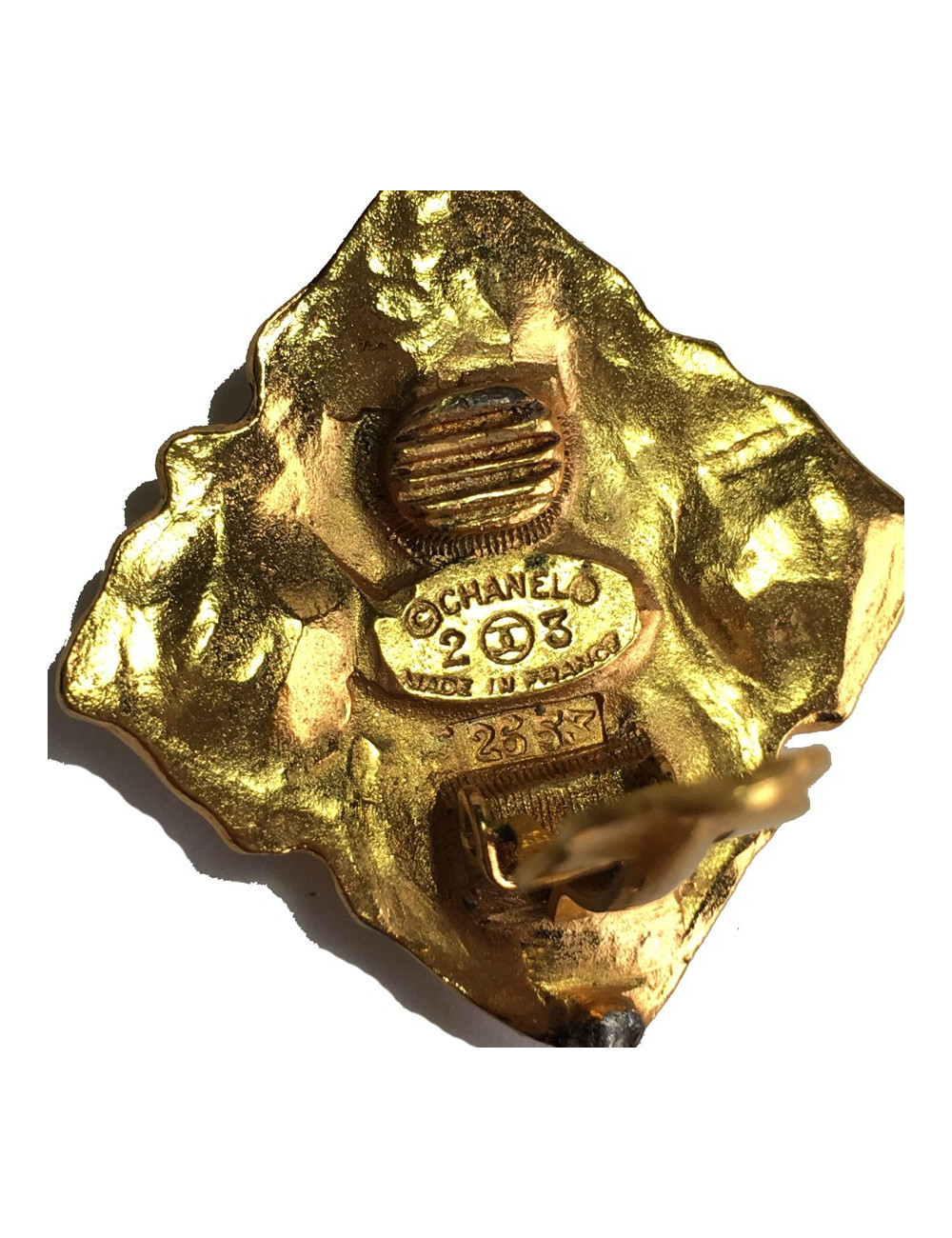  Boucles d'oreille clips CHANEL pendants vintage en métal doré et perles nacrées