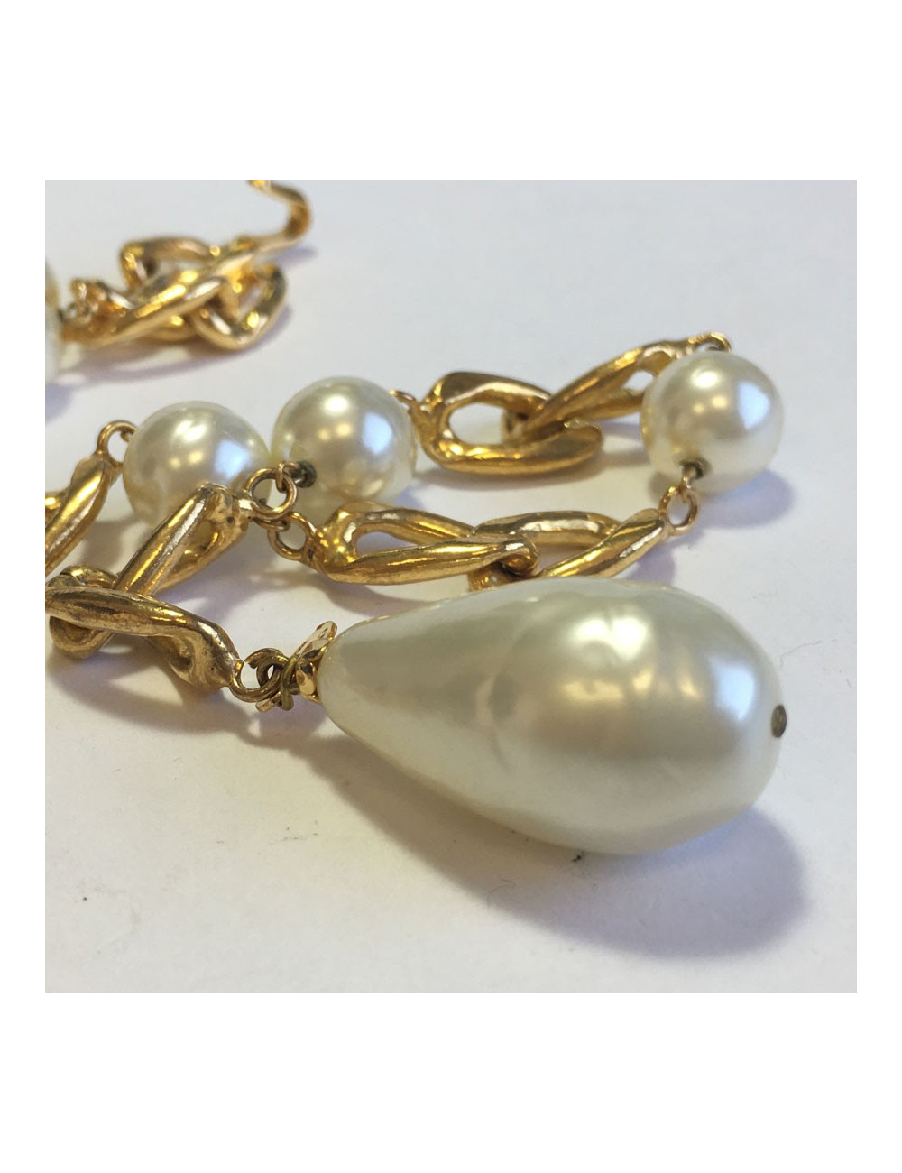 Ceinture  sautoir CHANEL vintage en perles nacrées et métal doré