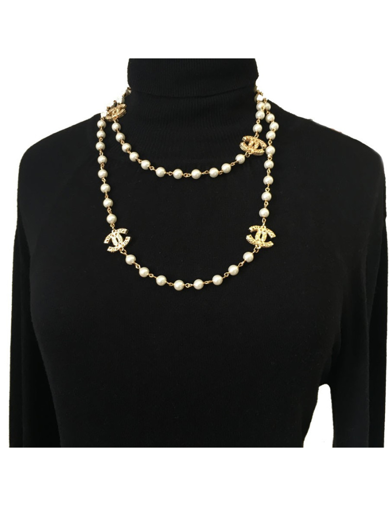 Sautoir CHANEL perles nacrées et double C doré