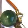 Sautoir en cuir orange, métal doré et pendentif pierre verte