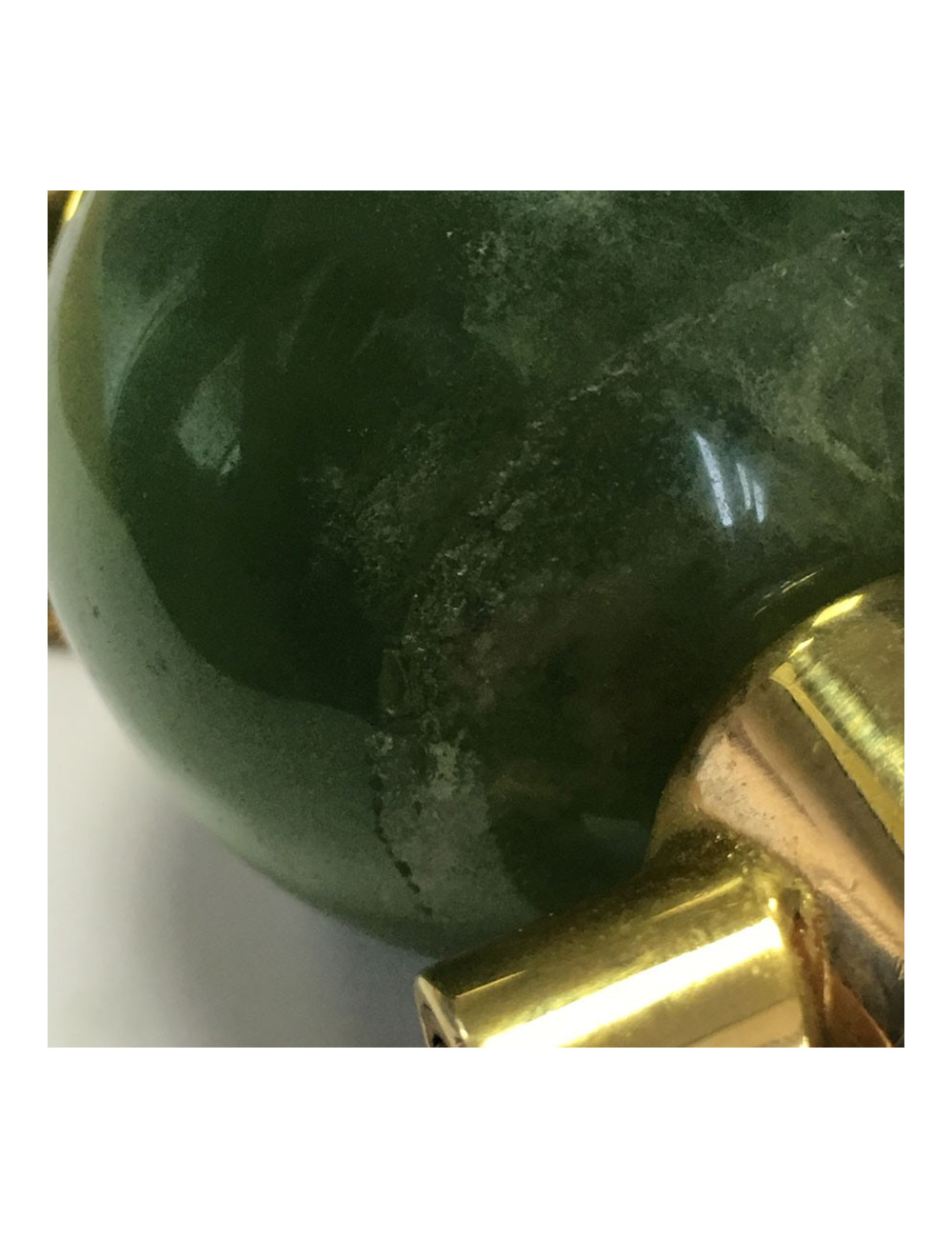 Sautoir en cuir orange, métal doré et pendentif pierre verte