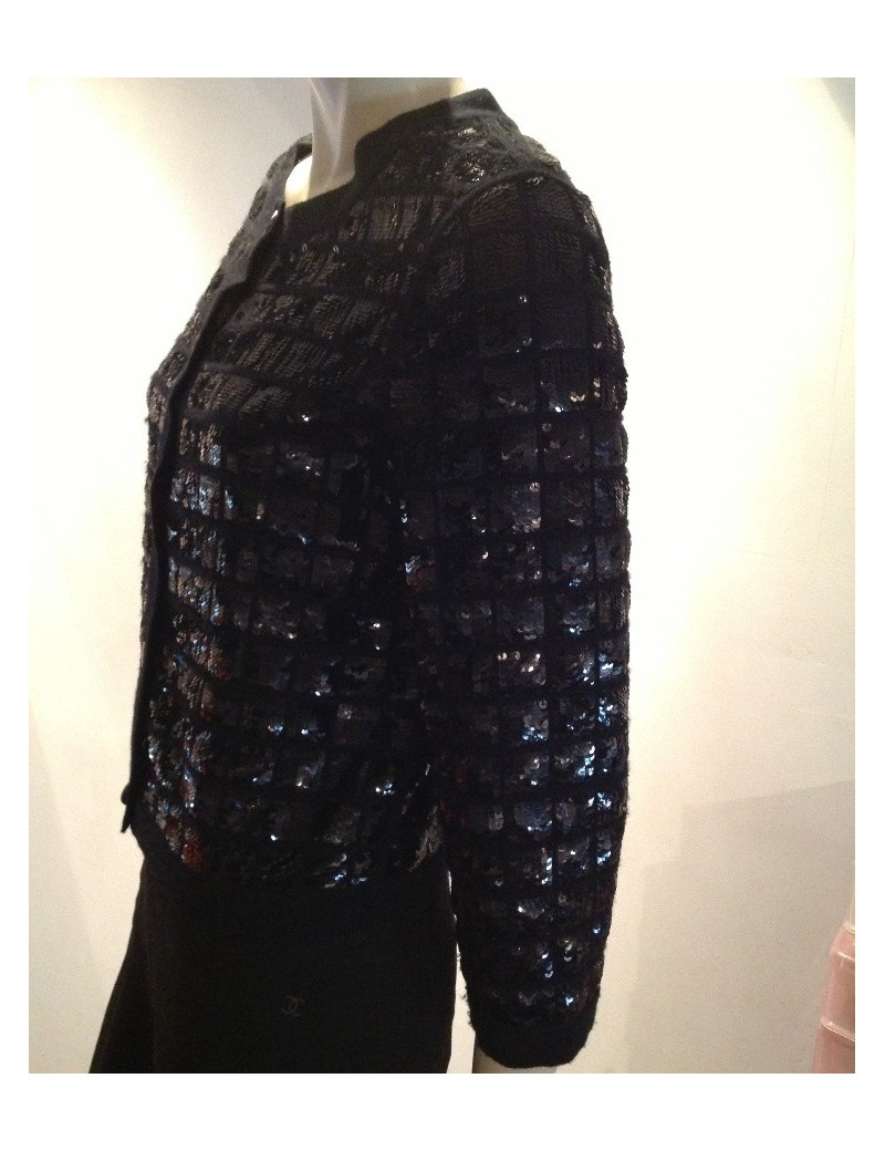 Gilet CHANEL en cachemire brodé de sequins noirs