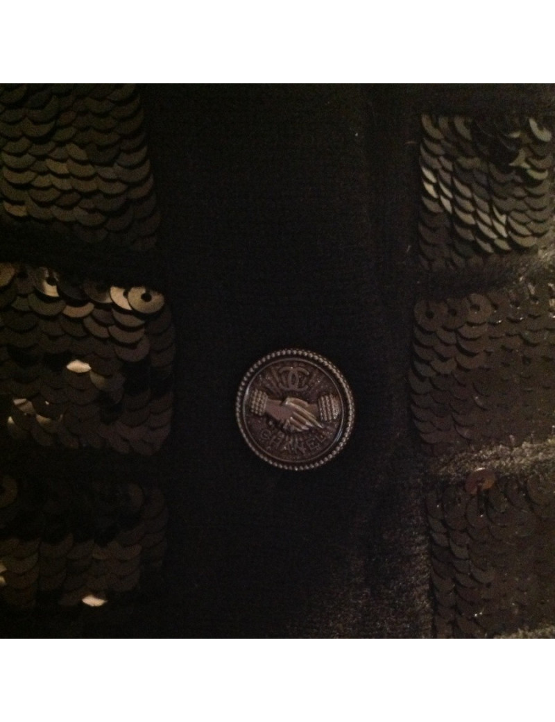 Gilet CHANEL en cachemire brodé de sequins noirs