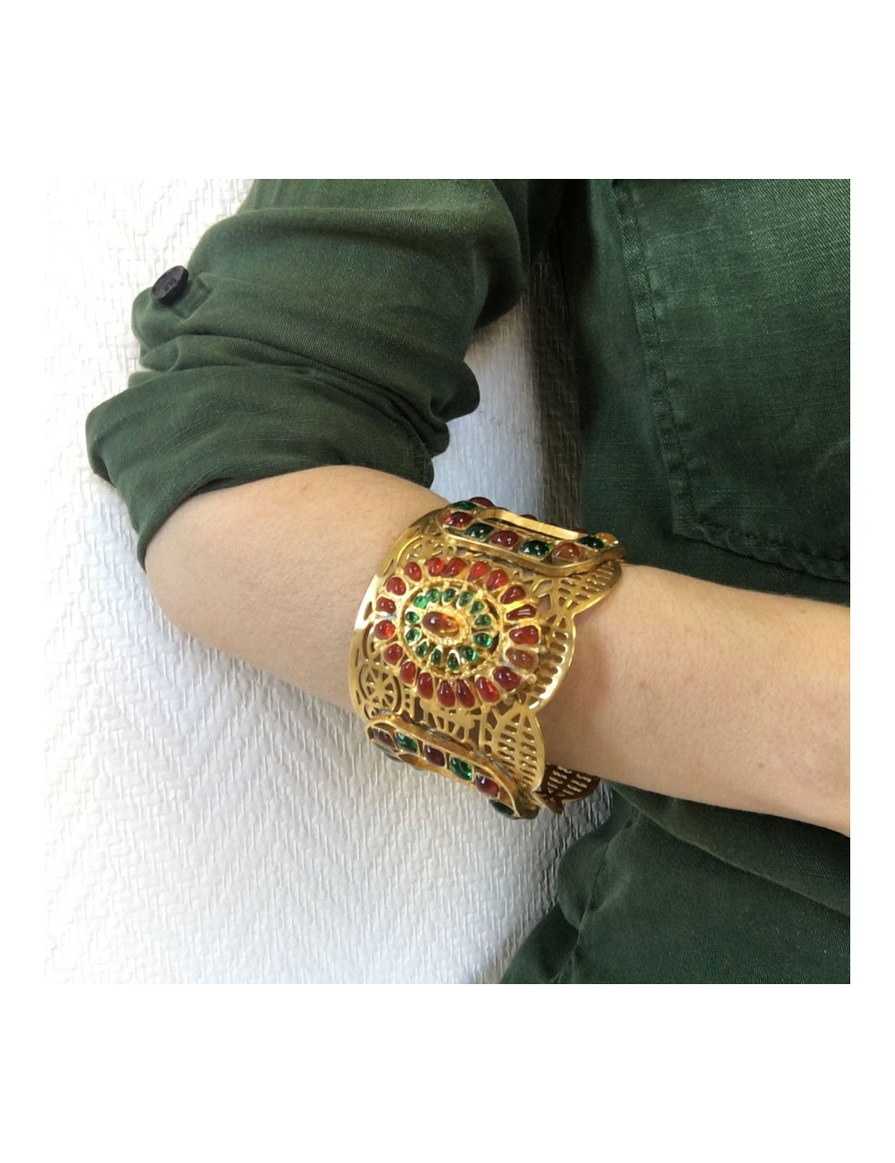 Manchette MARGUERITE de VALOIS byzantine en métal doré et pâte de verre multicolore