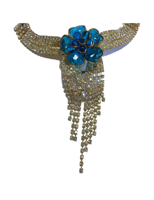 Collier ras de cou MARGUERITE de VALOIS fleur bleu saphir clair, strass et perles nacrées