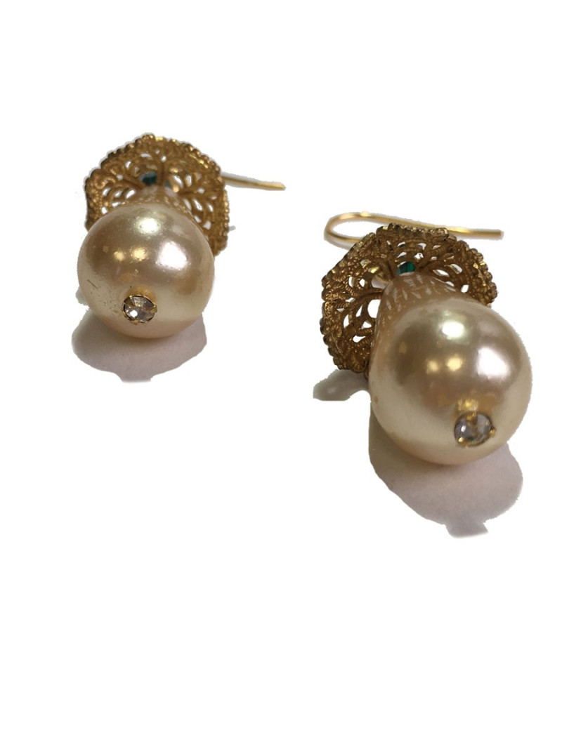 Boucles d'oreille clous MARGUERITE DE VALOIS en pâte de verre nacrée