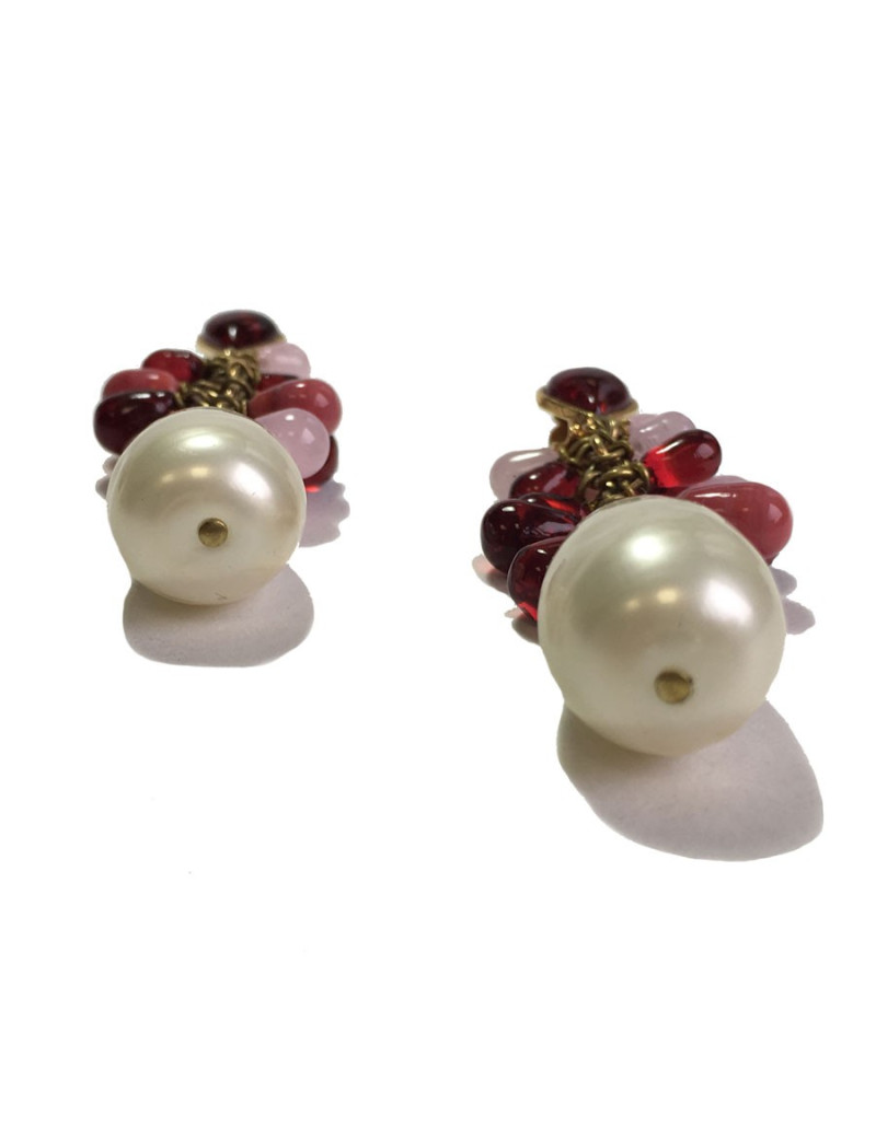 Boucles d'oreille clips Couture Marguerite de Valois en pâte de verre rose, rouge et nacrée