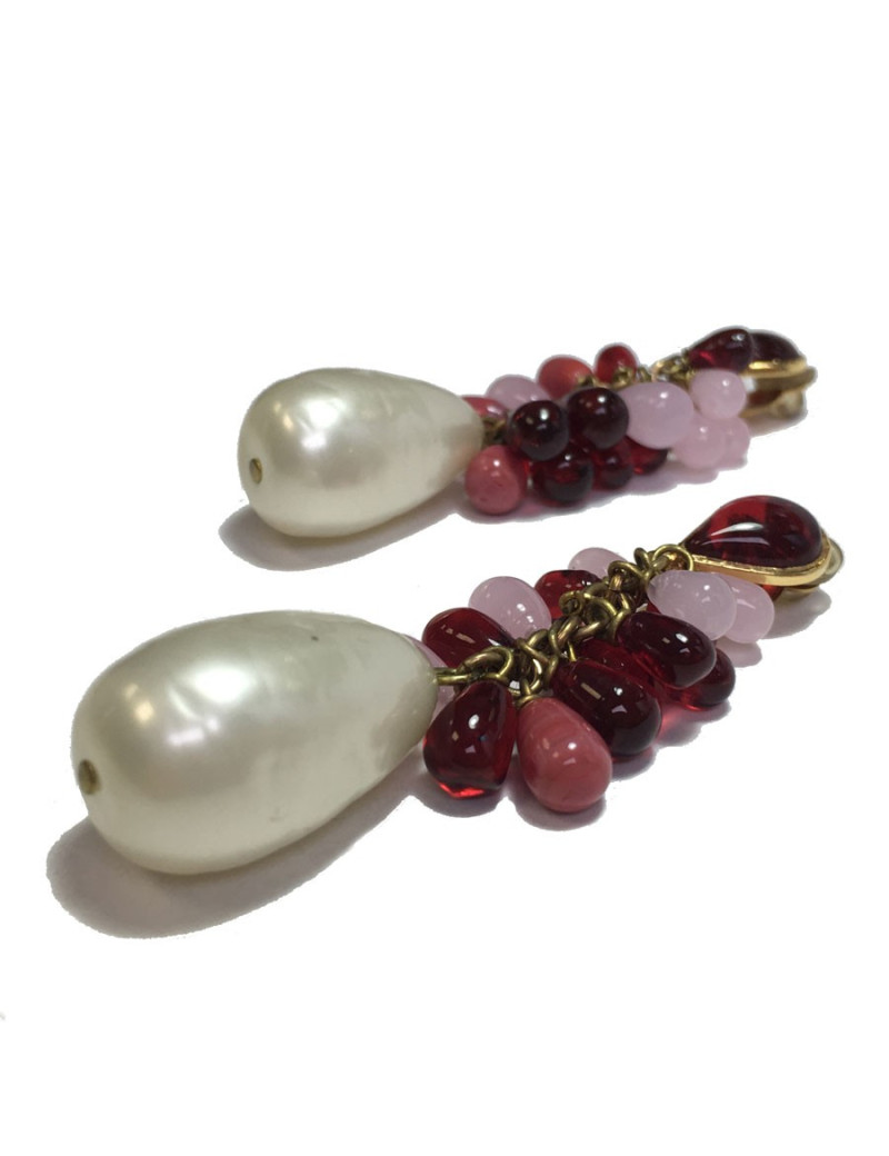 Marguerite de Valois clip-on earrings in gold plated metal and red and pink molten glass