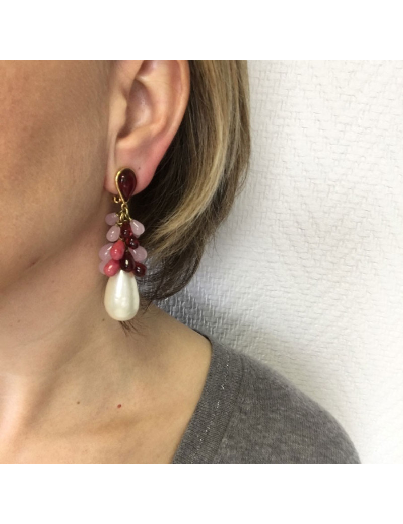 Boucles d'oreille clips Couture Marguerite de Valois en pâte de verre rose, rouge et nacrée