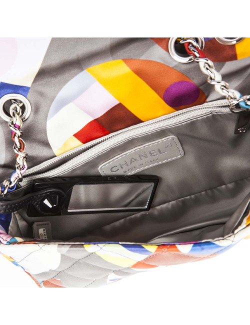 Sac CHANEL en soie motifs géométriques multicolores