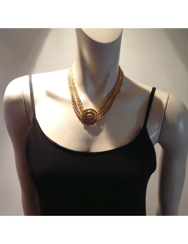 Collier CHANEL vintage médaillon rue Cambon