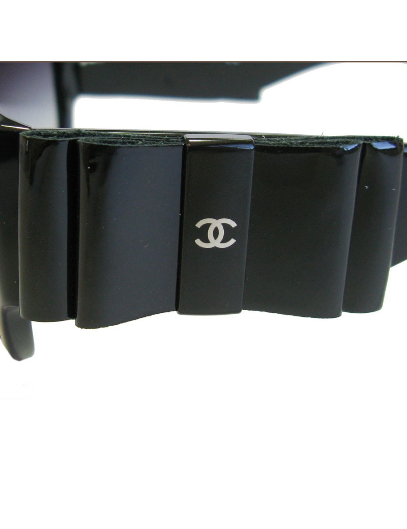 Lunettes de soleil CHANEL noires