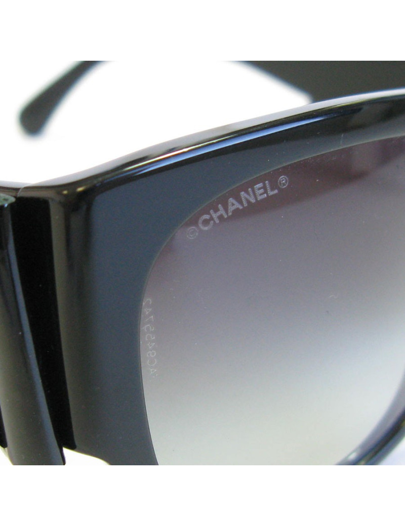 Lunettes de soleil CHANEL noires