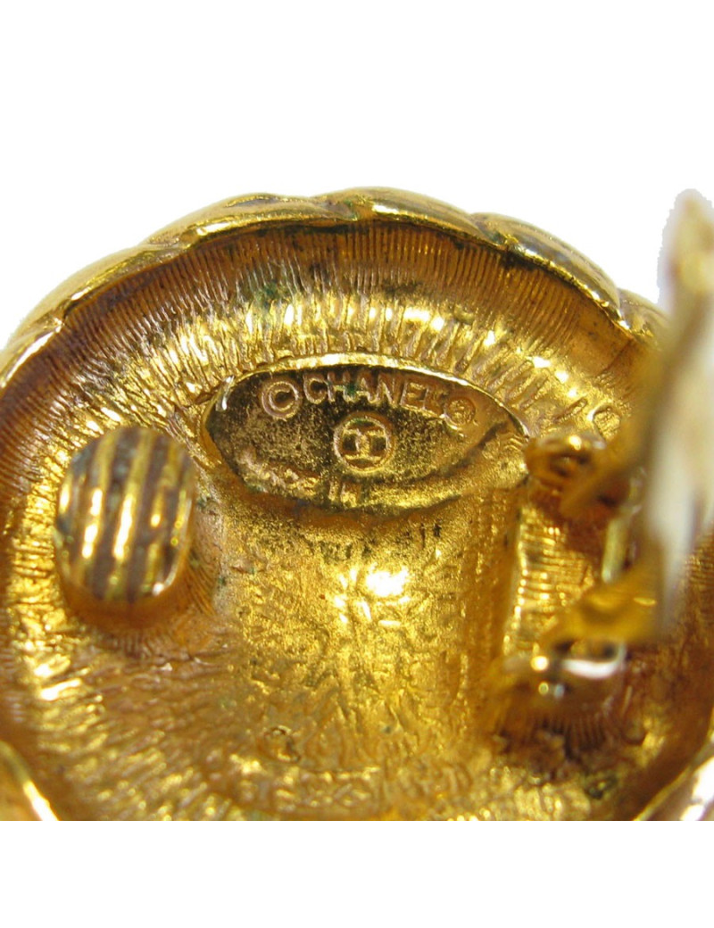 xxx Boucles d"oreille clips CHANEL vintage en métal doré.