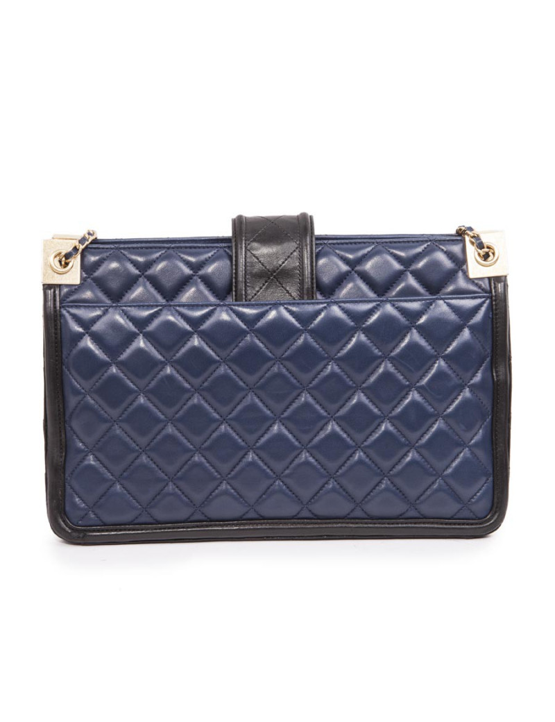 CHANEL Bag in blue quilted leather and black finishes