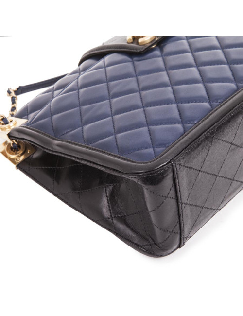 CHANEL Bag in blue quilted leather and black finishes