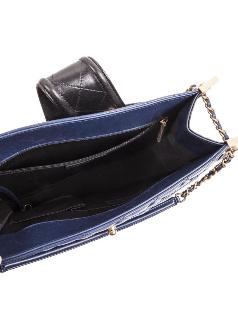 CHANEL Bag in blue quilted leather and black finishes