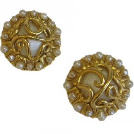  CHANEL vintage clip-on earrings in gilded metal, pearls 