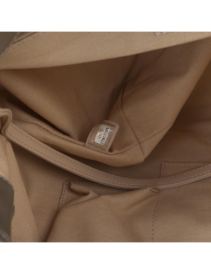 Sac CHANEL cuir matelassé et perforé