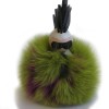 Bijou de sac pompon Karl FENDI en fourrure bicolore fuchsia et vert