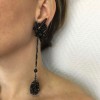 Boucles d'oreille clips pendantes anonyme en strass, perles et brillants noirs