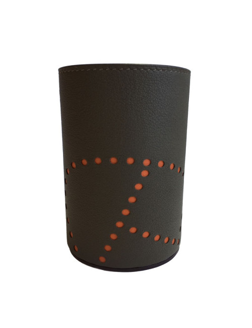 Pot à crayon HERMES modèle Evelyn en taurillon étoupe/potiron