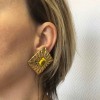 Boucles d'oreille clips JEAN PATOU en métal doré et pierre fantaisie jaune