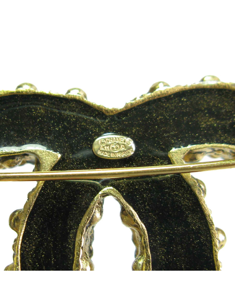 Broche CHANEL CC en métal doré vieilli