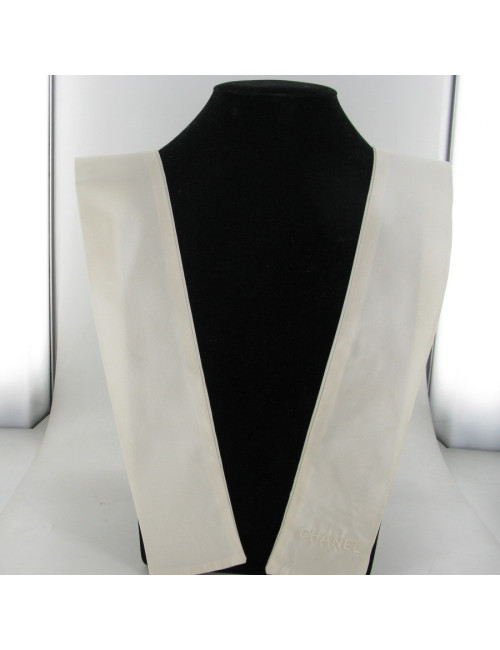 Gavroche CHANEL en soie couleur crème