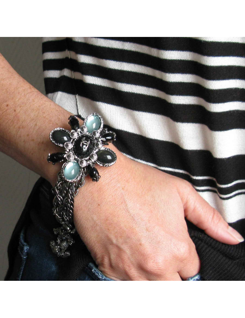 Bracelet CHANEL sur broche croix argent vieilli 
