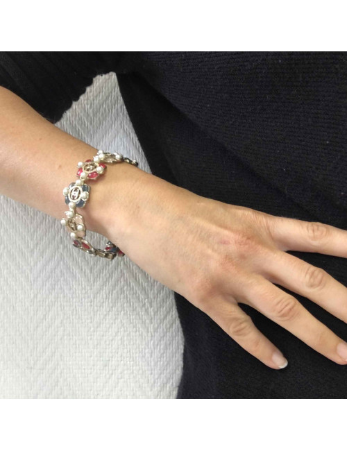 Bracelet CHANEL en métal doré, résine de couleur, perles nacrées et strass