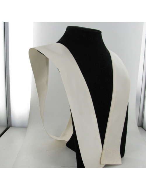 Gavroche CHANEL en soie couleur crème