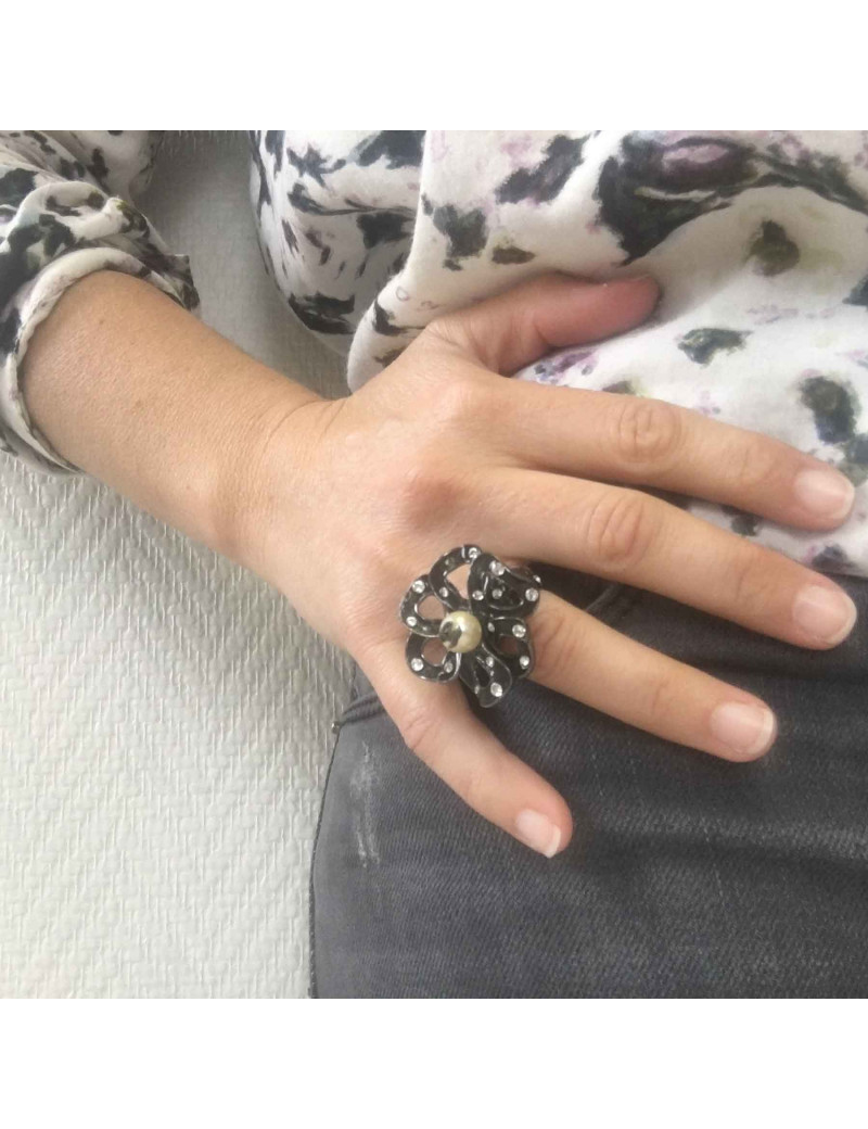 Bague fleur CHANNEL avec perle et strass