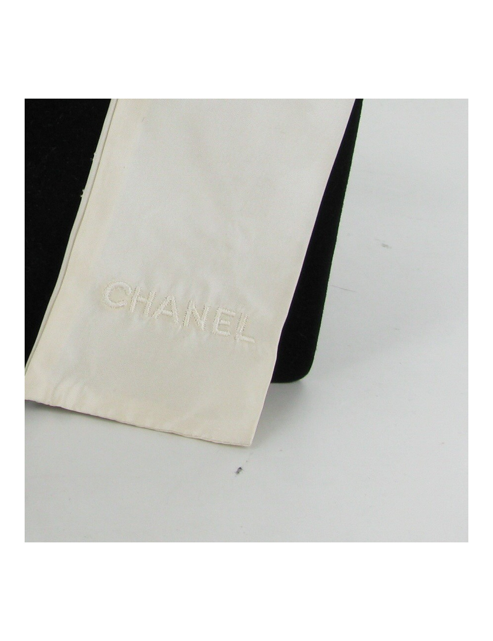 Gavroche CHANEL en soie couleur crème