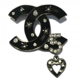 CHANEL CC Brooch in silver plated metal and black enamel