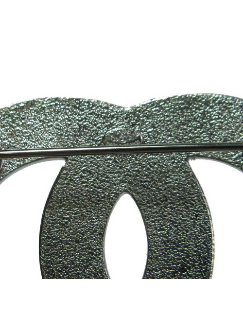 CHANEL CC Brooch in silver plated metal and black enamel