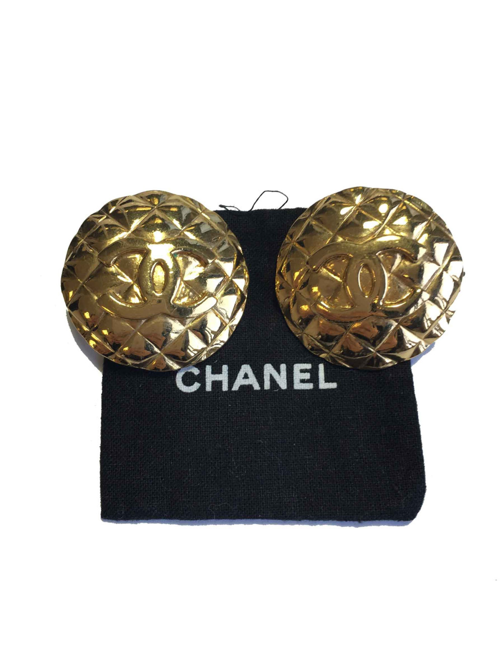 Boucles d'oreille clips CHANEL rondes en métal doré matelassé