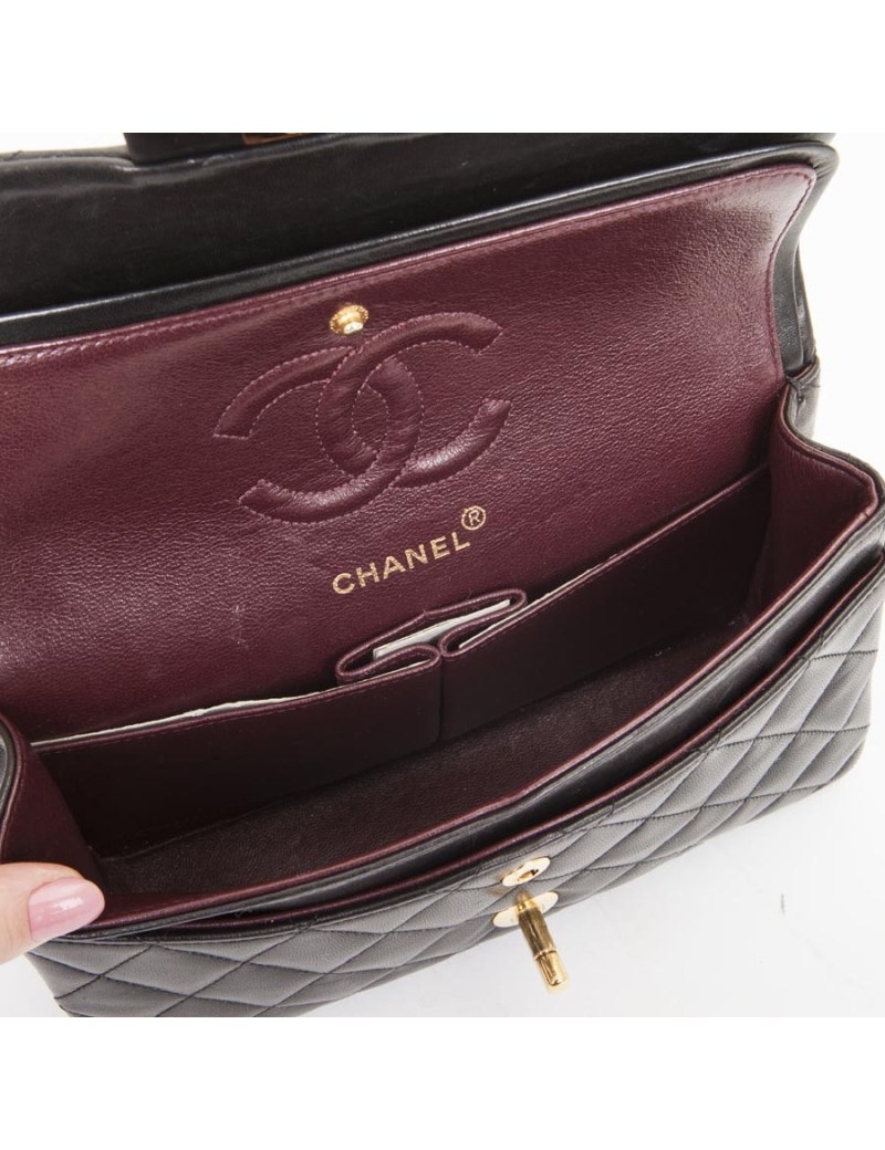 Sac Timeless CHANEL cuir d'agneau lisse matelassé noir
