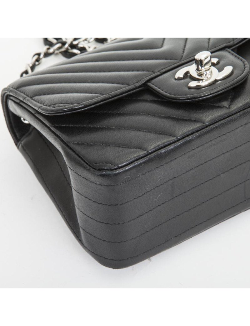 Mini sac CHANEL cuir d'agneau lisse matelassé noir