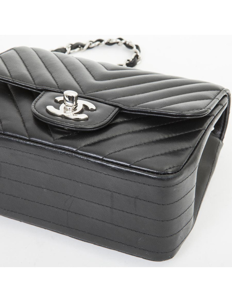 Mini sac CHANEL cuir d'agneau lisse matelassé noir
